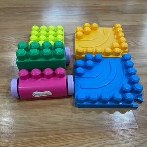 Mega Builders Lego Blocks 100+ pieces